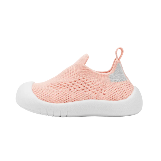 Roze baby slip-on schoen met gebreid bovenwerk en zachte witte zool
