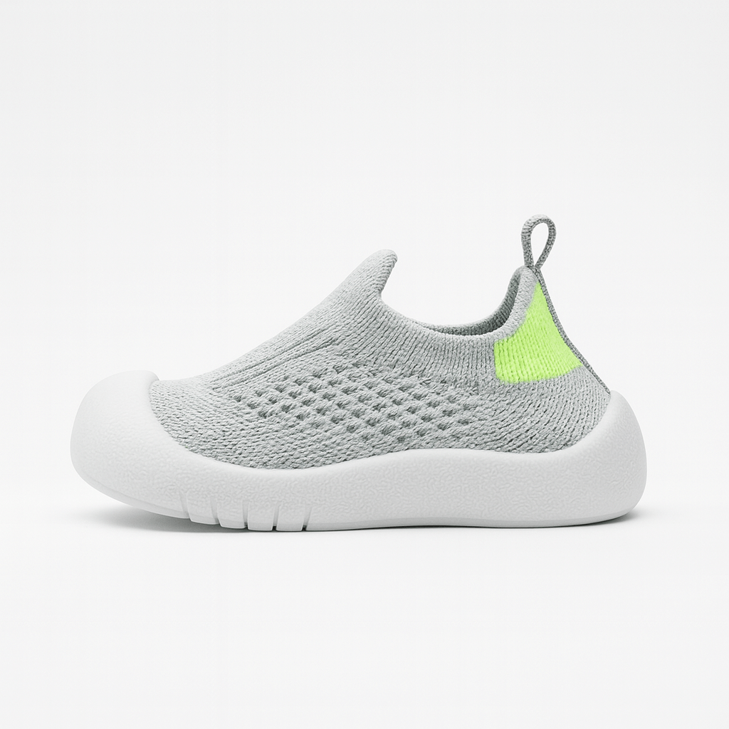 Grijze baby slip-on schoen met gebreid bovenwerk en zachte witte zool
