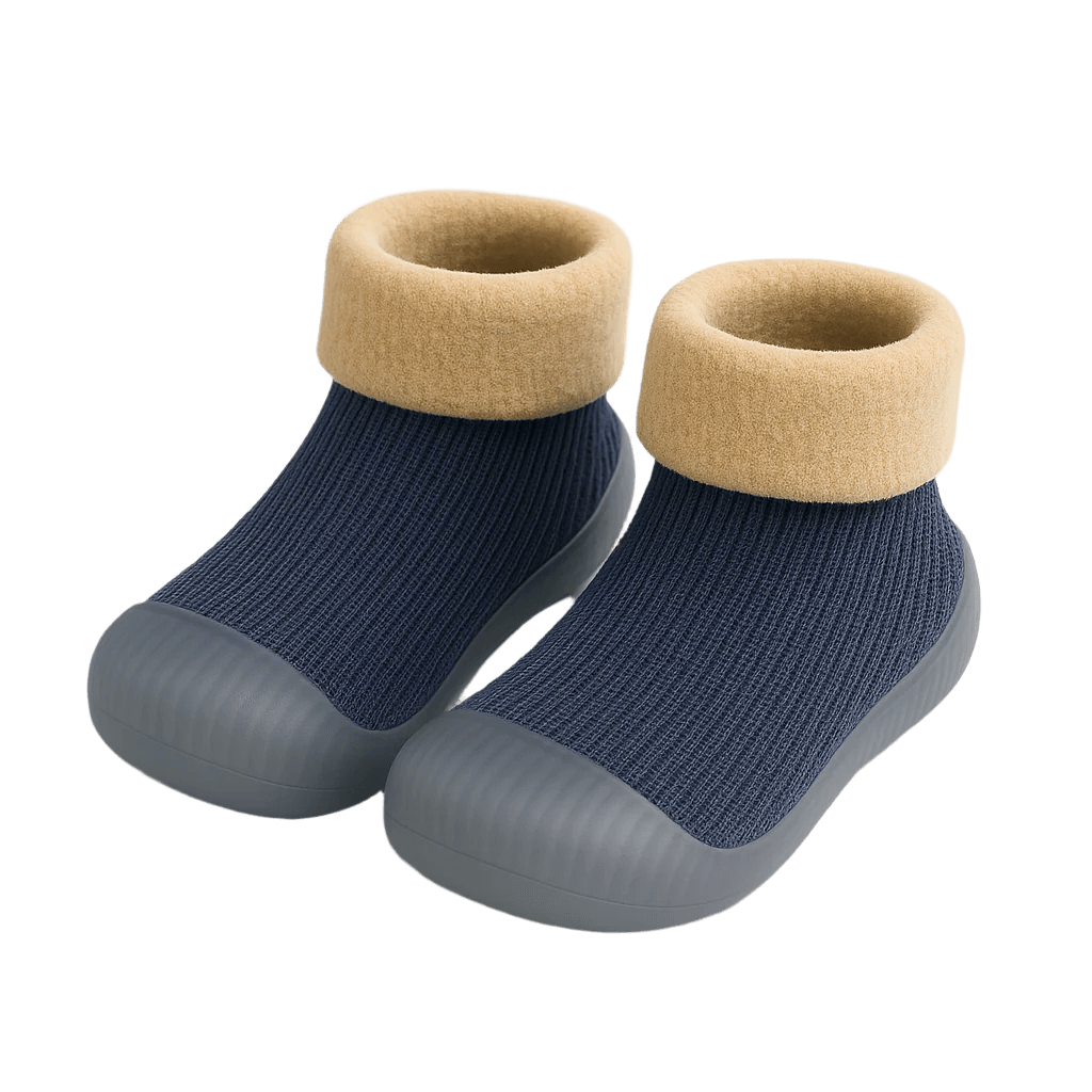 Marineblauwe sokschoentjes met donkere fleece rand en anti-slip zool, comfortabele kinderschoenen voor binnen en buiten