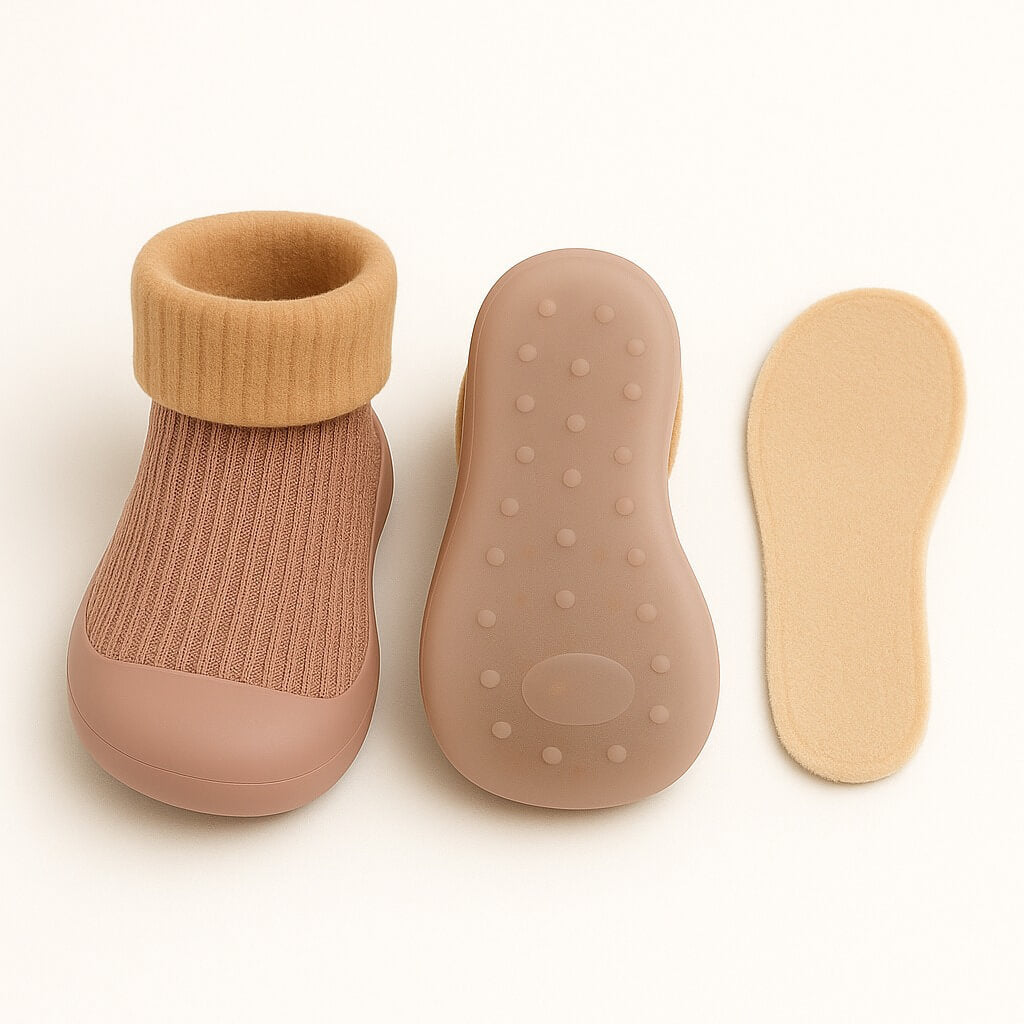 Roze kindersloffen met doorzichtige anti-slip zool en zachte uitneembare inlegzool – veilig, warm en makkelijk te wassen