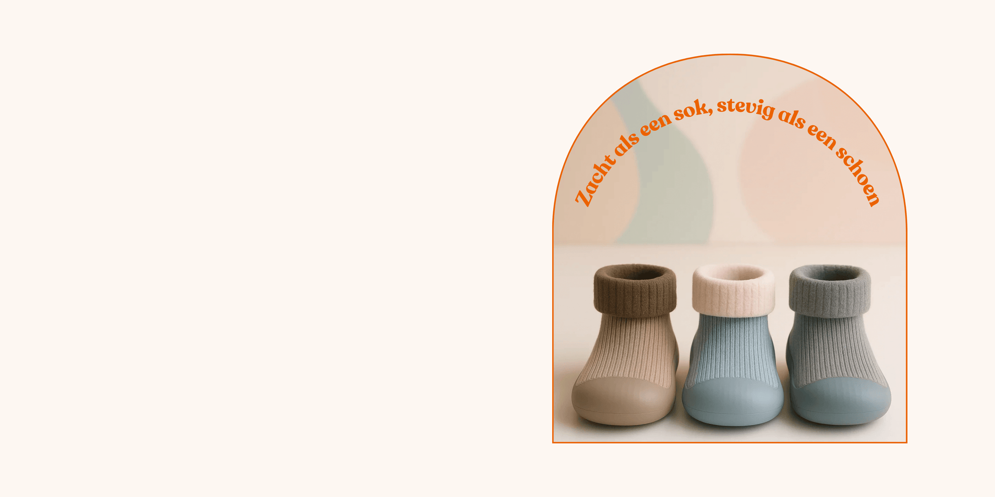 Drie sokschoentjes onder slogan 'Zacht als een sok, stevig als een schoen' voor baby's