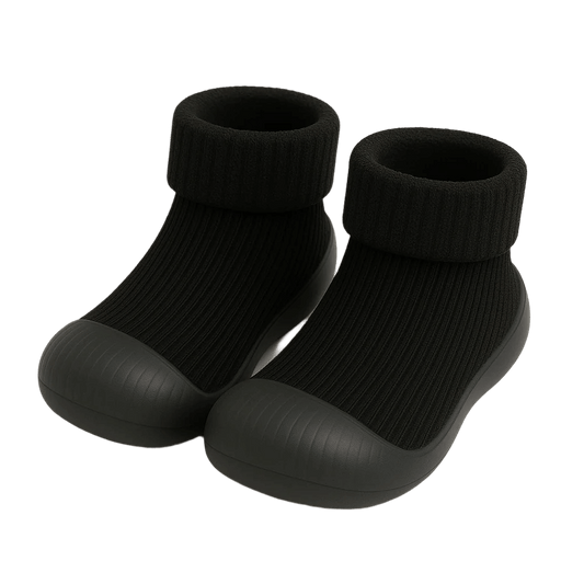Zwarte sokschoentjes met zachte fleece rand en stevige anti-slip zool – comfortabele kindersloffen voor veilig gebruik binnen en buiten